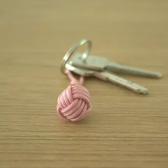Porte-Clé Rose Pastel en Pomme de Touline – Douceur Marine