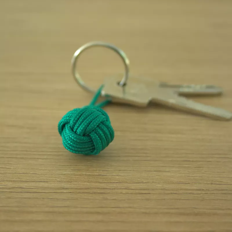 Porte-Clé Vert Émeraude en Pomme de Touline – Luxe Naturel