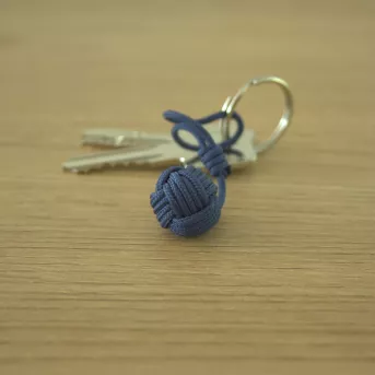 Porte-Clé Bleu Marine en Pomme de Touline – Élégance Nautique