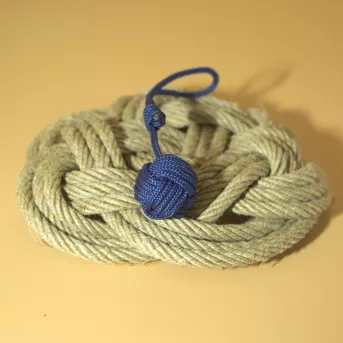 Porte-Clé Bleu Marine en Pomme de Touline – Élégance Nautique