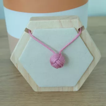 Collier Pomme de Touline Rose – Paracord Artisanal | Atelier du nœud marin