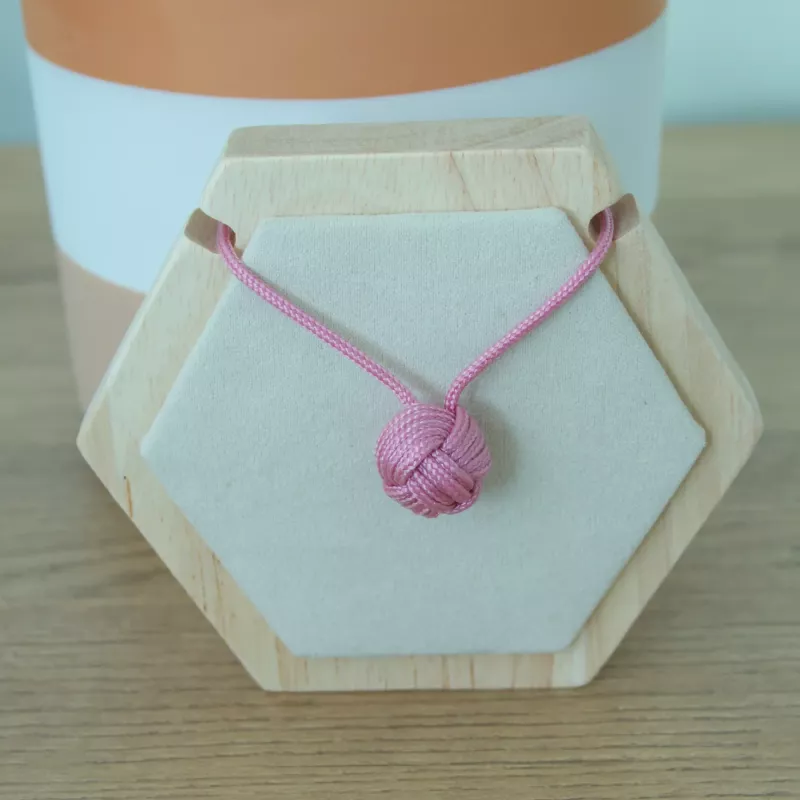 Collier Pomme de Touline Rose – Paracord Artisanal | Atelier du nœud marin