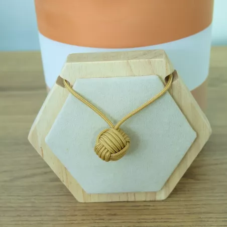 Collier Pomme de Touline Moutarde – Bijou Artisanal Audacieux | Atelier du nœud marin