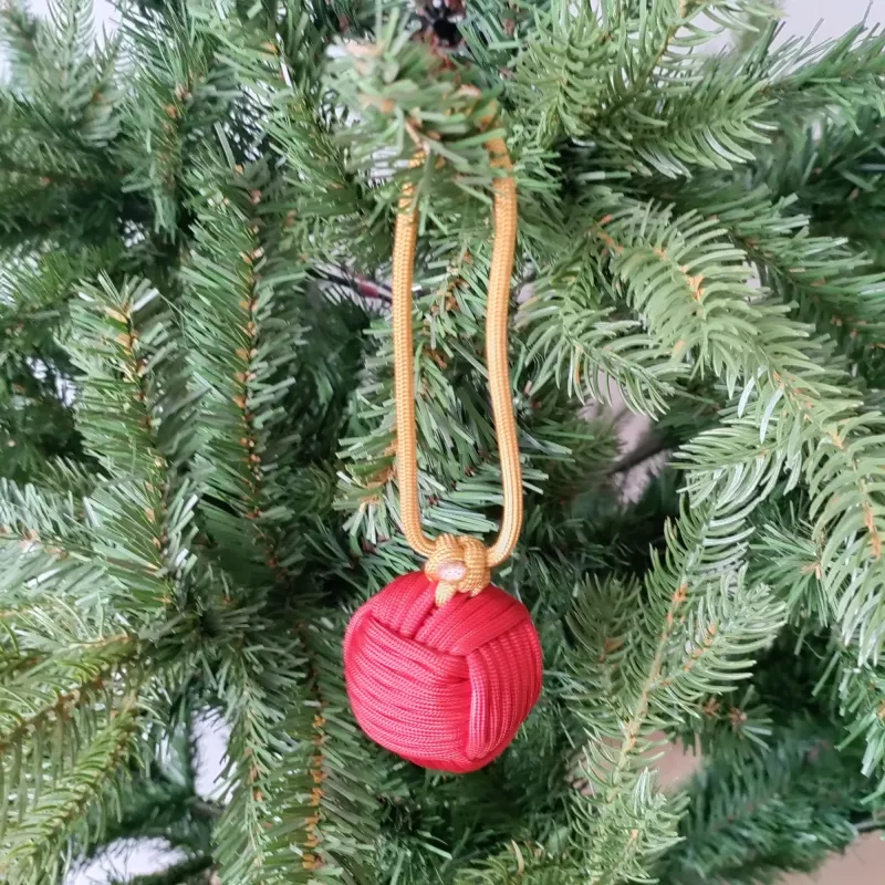 Boule de Noël Rouge en Touline – Décoration Festive Artisanale | Atelier du nœud marin