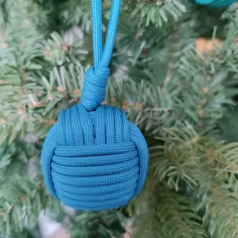 Boule de Noël Bleue en Touline – Décoration Artisanale Unique | Atelier du nœud marin