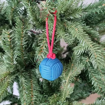 Boule de Noël Bleue en Touline – Décoration Artisanale Unique | Atelier du nœud marin