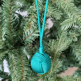 Boule de Noël Verte en Touline – Décoration Artisanale & Éco-Chic | Atelier du nœud marin