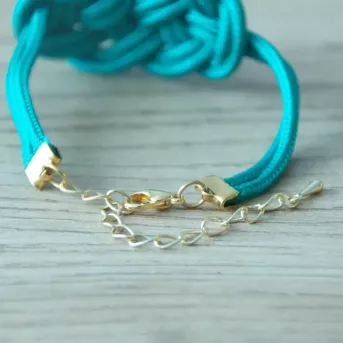 Bracelet Nœud de Carrick Rose – Paracord Artisanal