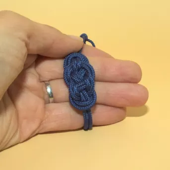 Bracelet Nœud de Carrick Bleu Marine – Élégance Marin & Artisanat