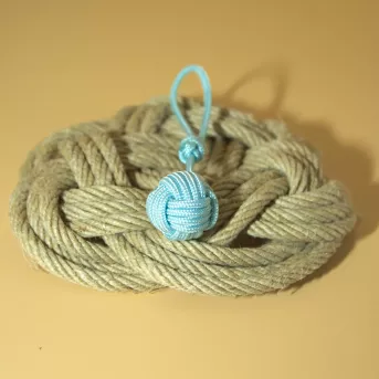 Porte-Clé Bleu Pastel en Pomme de Touline – Douceur Marine