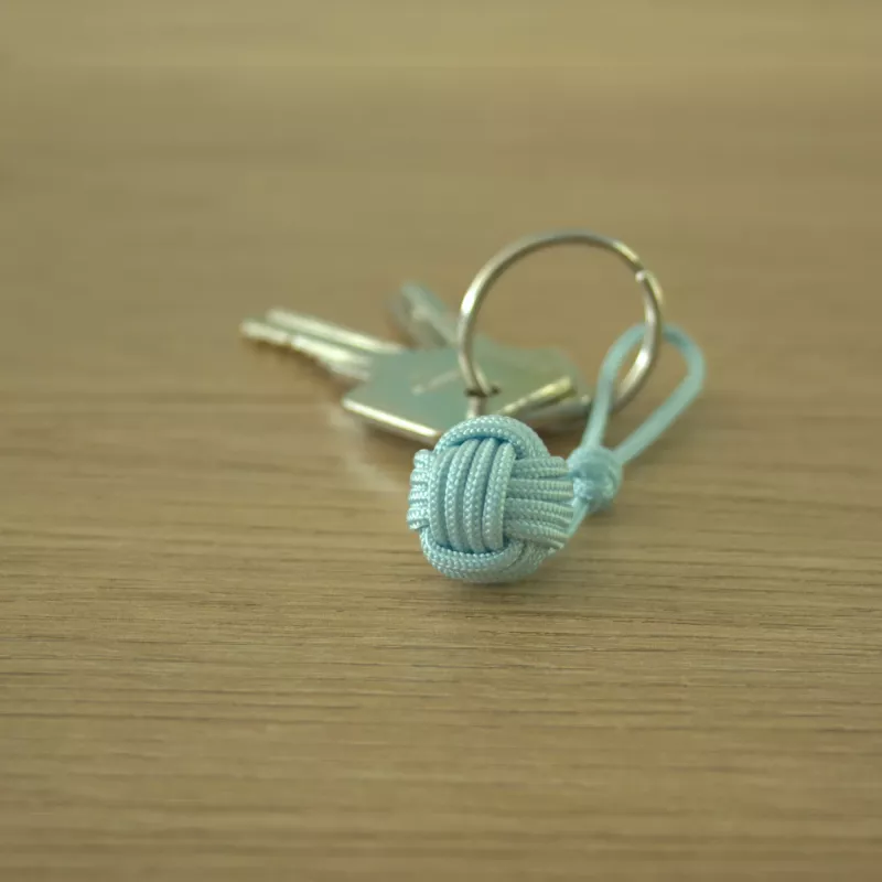 Porte-Clé Bleu Pastel en Pomme de Touline – Douceur Marine